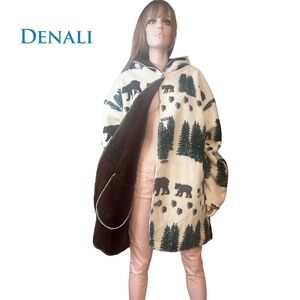 Denali Vintage Reversible Fleece Blanket Coat Bear Paw Pine Tree graphic Pattern
